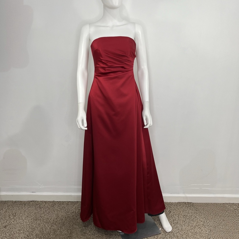 ✨❤️ NWT Michaelangelo Strapless Formal Gown – Elegant & Timeless! ❤️✨ - Picture 3 of 14